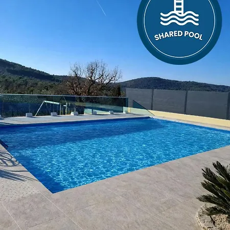 Neda With Heated Pool And Jacuzzi