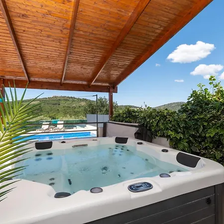 Neda With Heated Pool And Jacuzzi Appartamento