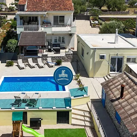 Appartamento Neda With Heated Pool And Jacuzzi