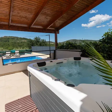 Appartamento Neda With Heated Pool And Jacuzzi *
