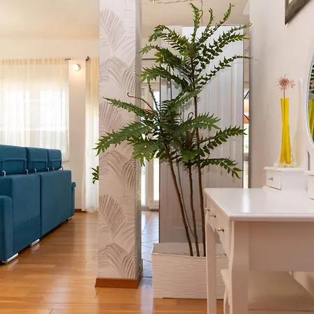 Appartamento Neda With Heated Pool And Jacuzzi