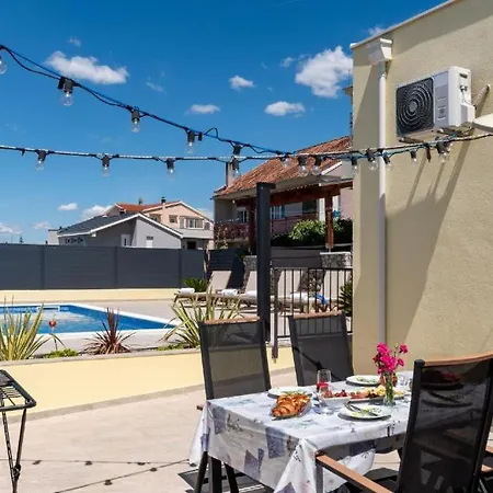 Neda With Heated Pool And Jacuzzi Appartamento