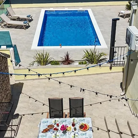 Neda With Heated Pool And Jacuzzi Bilice