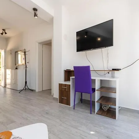 Neda With Heated Pool And Jacuzzi Appartamento Bilice