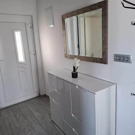 Appartamento Neda With Heated Pool And Jacuzzi Bilice