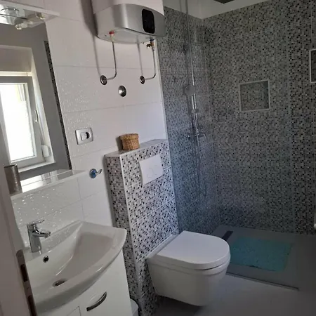 Appartamento Neda With Heated Pool And Jacuzzi